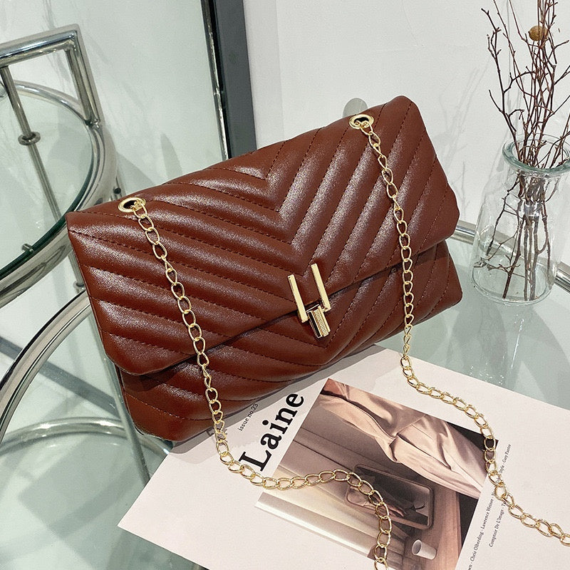 Luxury women's designer flap bag, large capacity leather handbag, single shoulder shopping bag, fashionable purse handbag